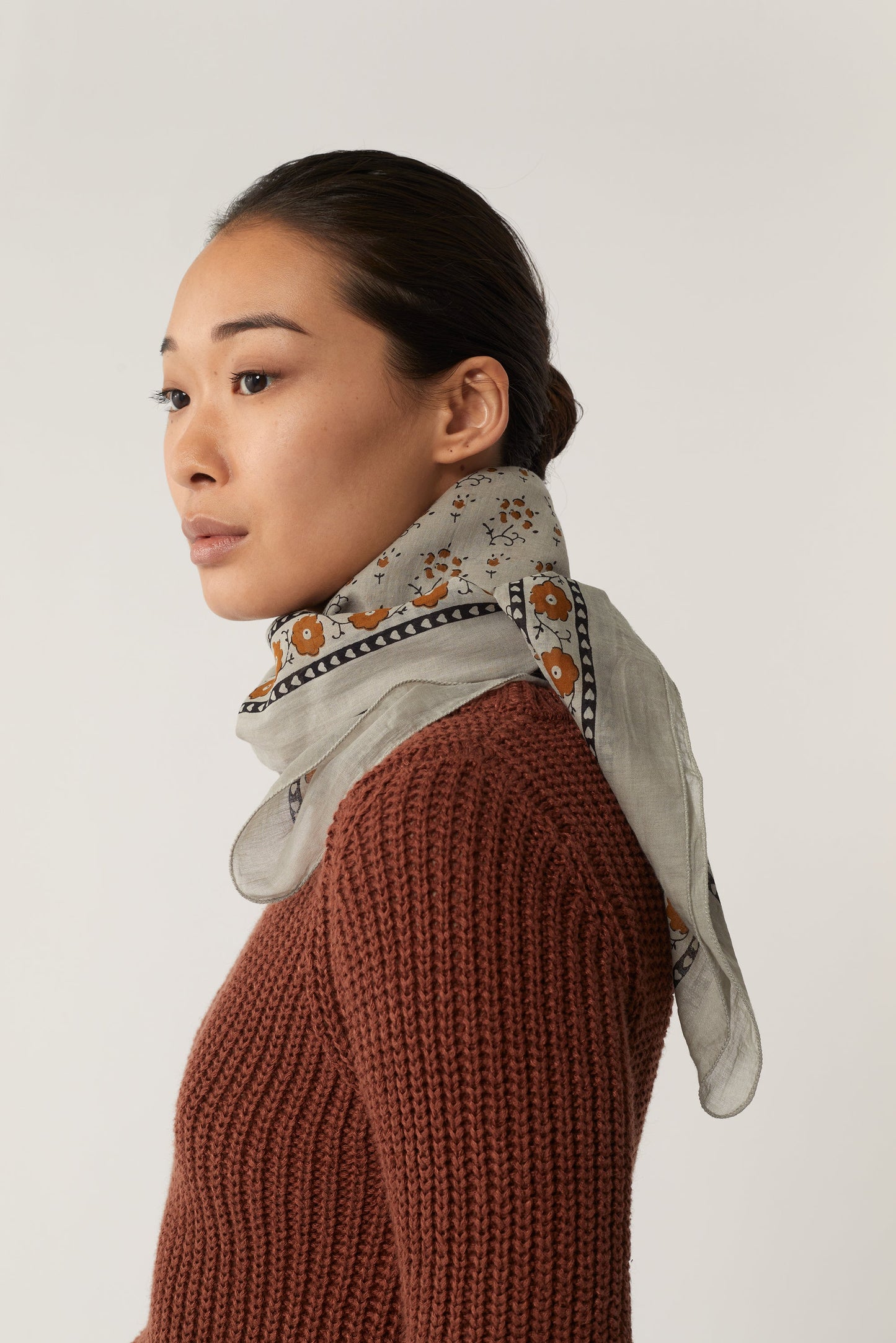 CLASSIQUE GREY SCARF