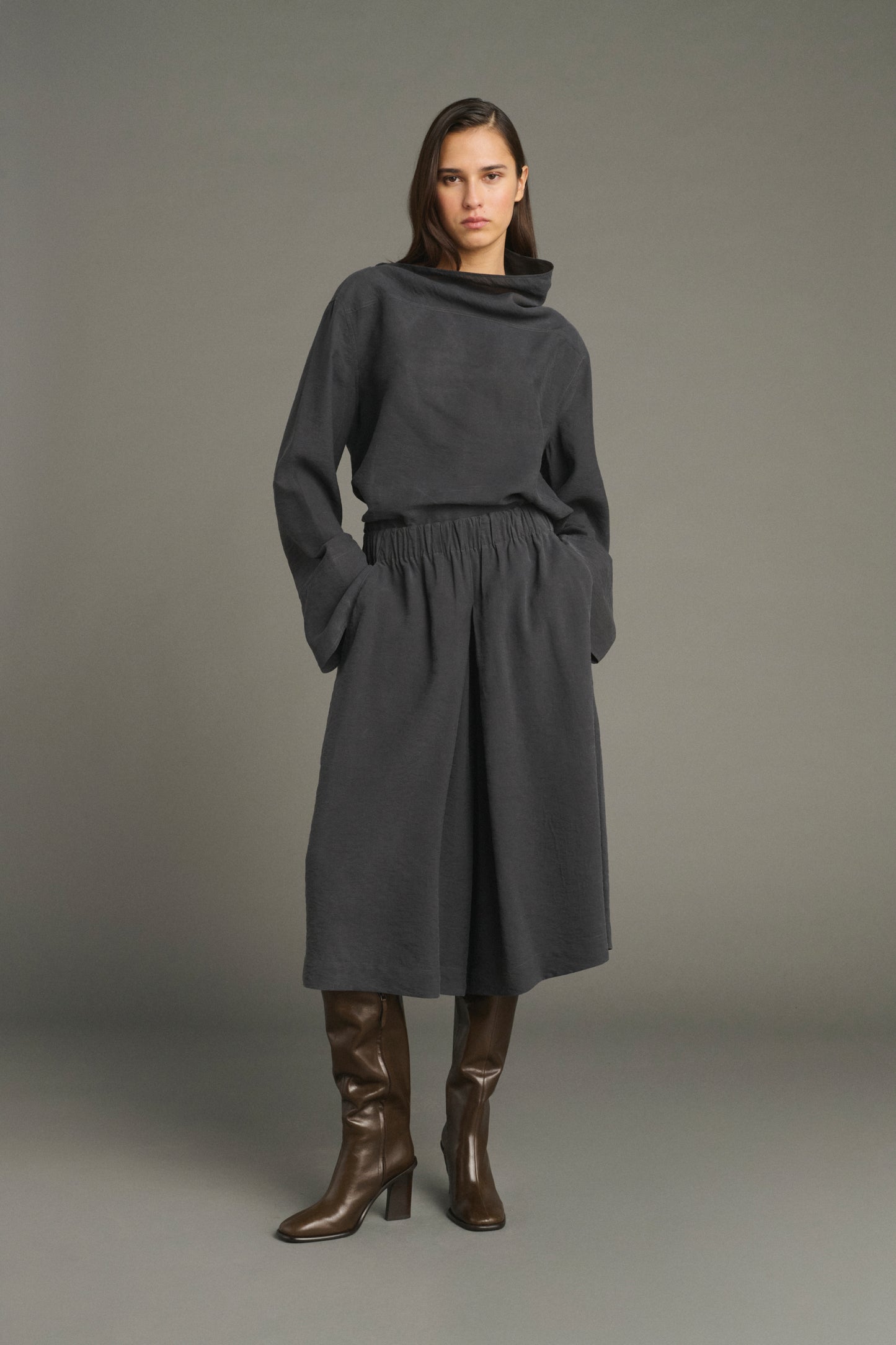 Lexie Bermuda Shorts - Anthracite Grey - Silk - Women